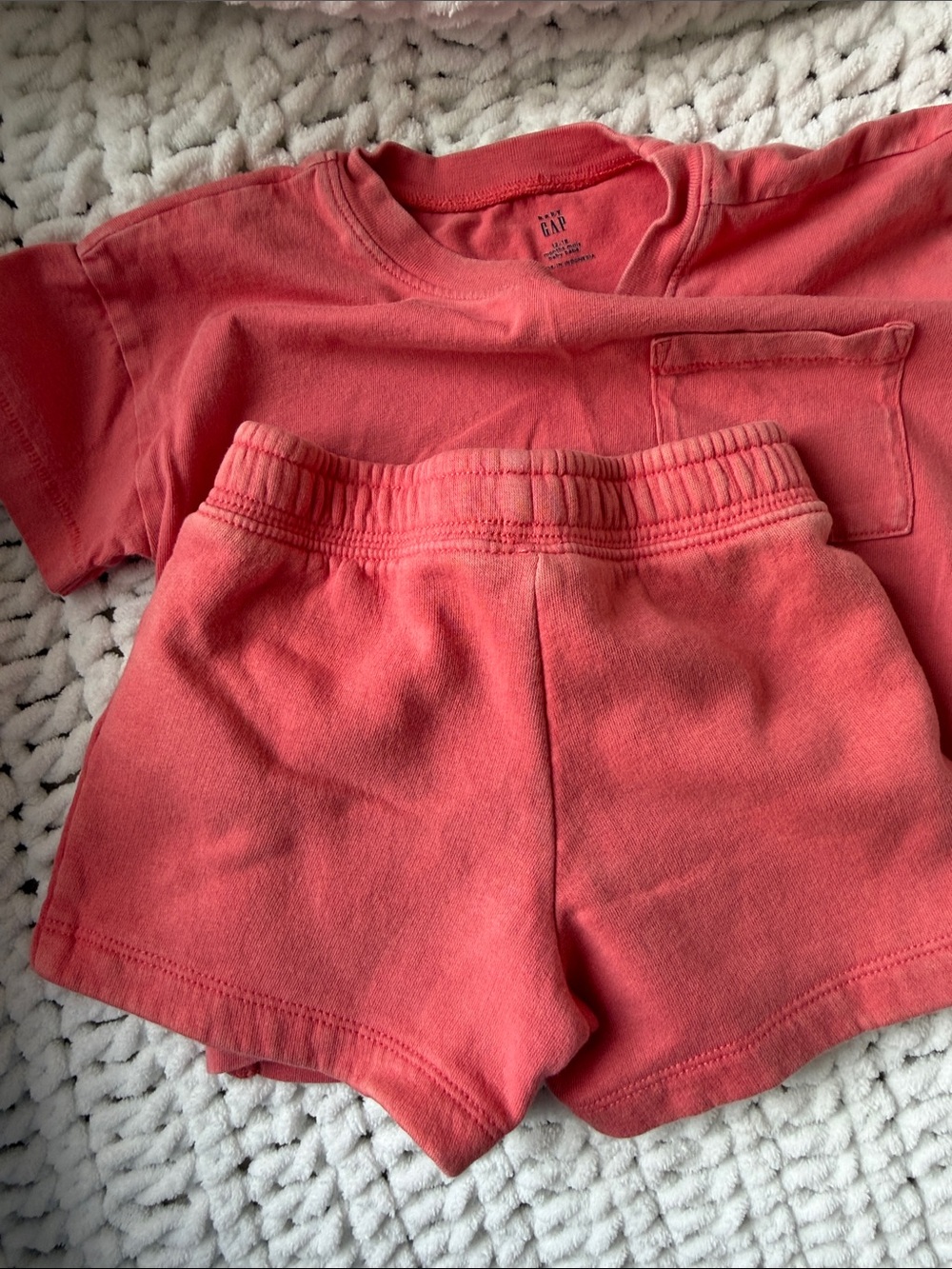 GAP Red Shorts Set - Picture 4 of 5